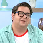 Θάνος Μπίρκος: “Με έβλεπα σαν τέρας – Προσπάθησα να γίνω κάτι που ήθελαν οι άλλοι”